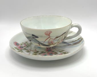 Taza de té y platillo vintage de porcelana japonesa pintada a mano, con pájaros y crisantemos.
