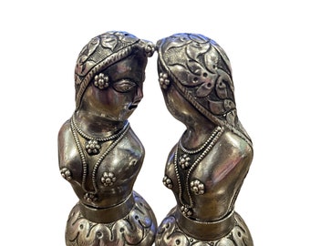 Handgefertigte Vintage-Salz- und Pfefferstreuer aus indischem Sterlingsilber – Figur Jungfrauen, Sammlerstück