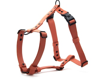 Pettorina impermeabile per cani fatta a mano: regolabile, inodore, con hardware nero