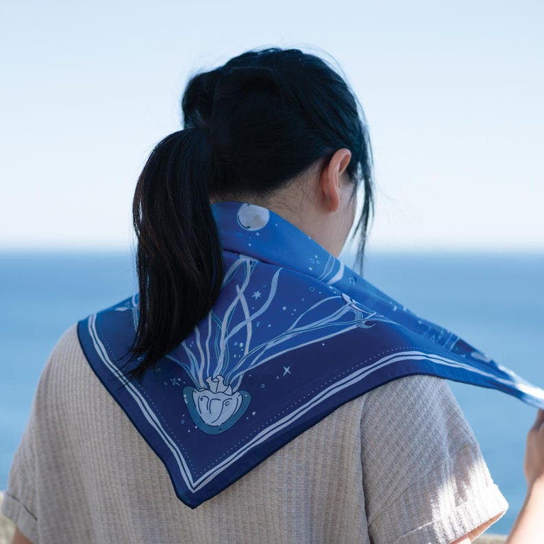 Ocean Whimsy Mermaid Jellyfish Bandana, Blue Hand-Drawn Cotton Scarf, Sea Life Neckerchief, Gift for nature lover imagem 3