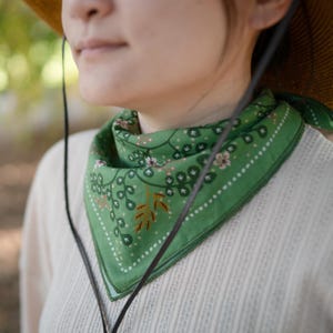Green Forest Bunny Bandana – Soft 100% Cotton Boho Floral Headscarf, Botanical Hair Wrap, Gift for Hiker, Gardeners & Nature Lovers