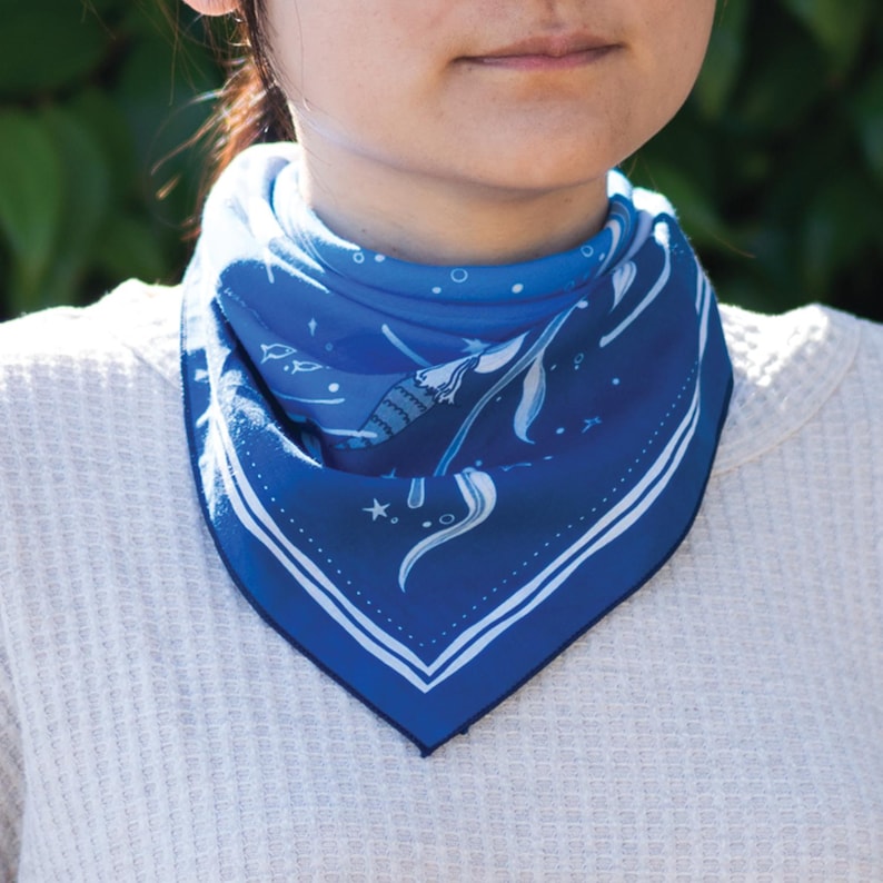 Ocean Whimsy Mermaid Jellyfish Bandana, Blue Hand-Drawn Cotton Scarf, Sea Life Neckerchief, Gift for nature lover imagem 5