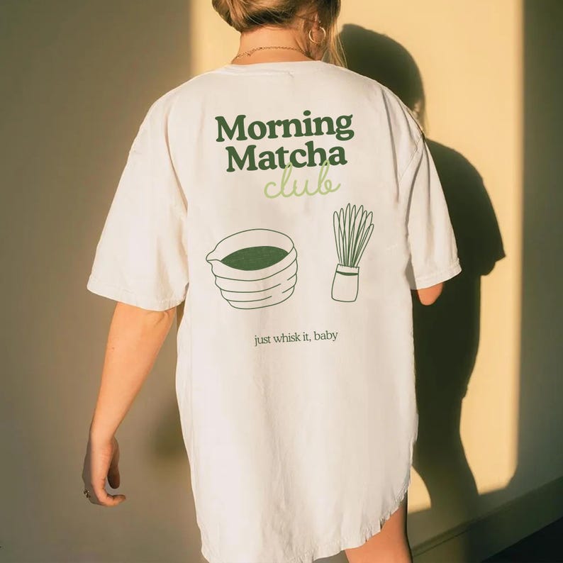 matcha, matcha morning club, matcha geschenkidee, matcha geschenk, matcha shirt, matcha geschenkidee shirt, matcha shirt frauen, matcha shirt männer, matcha geschenk freundin, freundin shirt, freundin shirt geschenk, geschenkidee freundin, shirt arbeitskollegin, shirt arbeit, büro shirt, büro geschenk