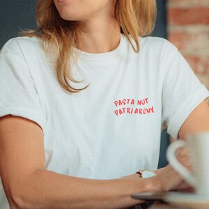 pasta not patriarchy, pasta shirt, patriarchy shirt, pasta not patriarchy shirt, feminism, feminismus, feminist shirt, feministisches shirt, feminism shirt, feminismus shirt, female empowerment, female empowerment shirt, shirt damen, shirt women, smash patriarchy, smash patriarchy shirt, equality shirt, gift for her, geburtstagsgeschenk, beste freundin shirt, beste freundin geschenkidee, geschenkidee feminismus, geschenkidee feminism, gift idea feminism, gift idea feminist shirt