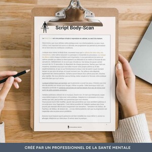 May include: A clipboard with a white sheet of paper with the title "Script Body-Scan" and text in French about a body scan practice. The text includes the phrase "Cr&eacute;&eacute; par un professionnel de la sant&eacute; mentale".