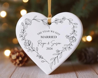 Personalisierte Hochzeit Ornament, Weihnachten 2026 Als Mr und Mrs Ornament, Brautpaar Herz Kugel, Hochzeitsgeschenk 2026