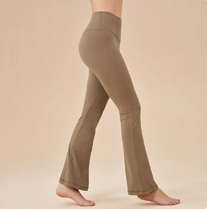 Pantaloni da palestra da donna, leggings da yoga fatti a mano, pantaloni sportivi aderenti elastici e traspiranti con fondo a zampa d'elefante, pantaloni da donna con tasca posteriore in vita Cocoa