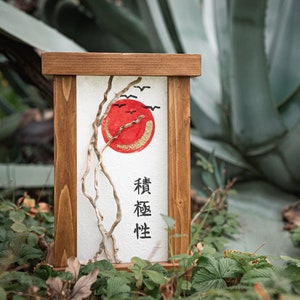 Lampada "ASAHI" in legno realizzata e dipinta a mano in stile orientale. Pezzo unico