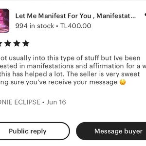 K&ouml;nnte beinhalten: Eine F&uuml;nf-Sterne-Bewertung f&uuml;r ein E-Book mit dem Titel "Let Me Manifest For You, Manifestat..." mit 994 St&uuml;ck auf Lager und einem Preis von TL400.00. Die Bewertung lautet: "Ich bin normalerweise nicht in diese Art von Dingen involviert, aber ich habe mich seit einiger Zeit f&uuml;r Manifestationen und Affirmationen interessiert und es hat mir sehr geholfen. Der Verk&auml;ufer ist sehr nett und stellt sicher, dass Sie Ihre Nachricht erhalten 😊". Die Bewertung stammt von MOONIE ECLIPSE und wurde am 16. Juni ver&ouml;ffentlicht.