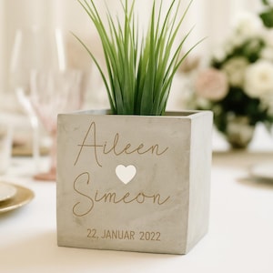Personalisierter Blumentopf in Betonoptik| Hochzeitsgeschenk| individuelle Gravur |Geschenkidee zur Hochzeit | Brautpaar| Hochzeit