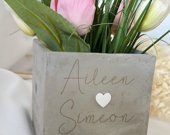 Personalisierter Blumentopf in Betonoptik| Hochzeitsgeschenk| individuelle Gravur |Geschenkidee zur Hochzeit | Brautpaar| Hochzeit