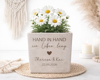 Personalisierter Blumentopf mit Gravur in Betonoptik | Geschenk Hochzeit individuell | Valentinstagsgeschenk | Blumentopf personalisiert