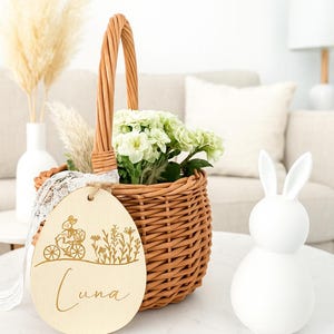 Personalisiertes Osterkörbchen aus Weide|Holzanhänger Osterei mit Name|GeschenkKorb Ostern| Osterkorb Kinder| Mädchen| Junge| Süßigkeiten