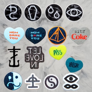 My Chemical Romance, Frank Iero, LS Dunes, Zaklęcia śmierci, Coca-Cola light, Fall Out Boy, przypinka Bad Omens