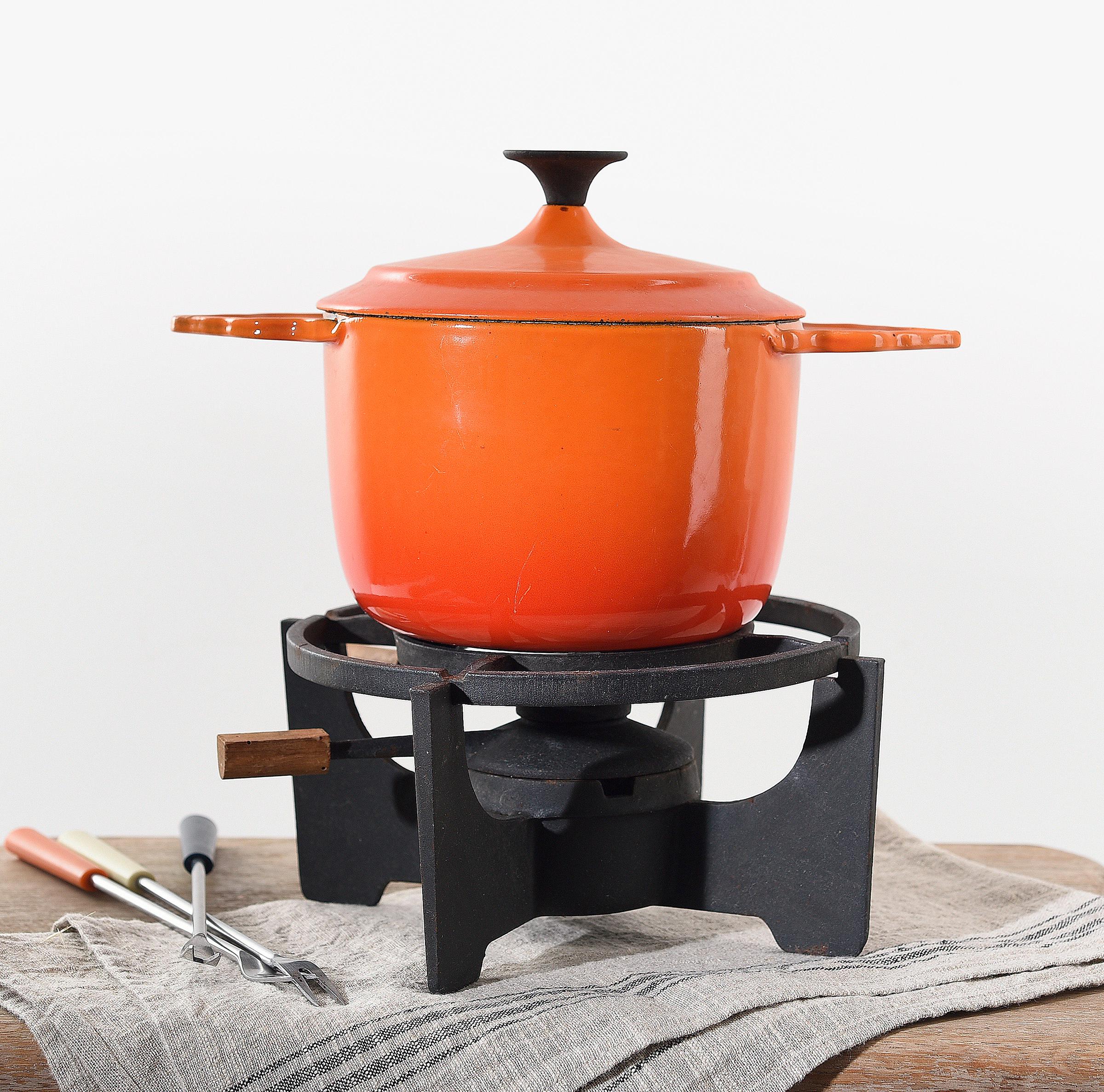 Service à Fondue Cousances Le Creuset En Fonte émaillée, Authentique, état Comme Neuf