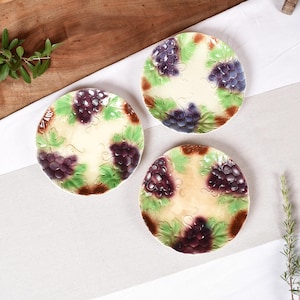 Antike Französische Dessertteller 3er Set - Barbotine Majolica Trauben Motiv, Obstteller 19th Century, Vintage Geschirr, rustikale Dekoration