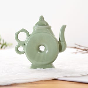 Tetera de cerámica antigua poco común, color verde jade, diseño estrecho (tal vez vietnamita)