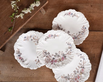 Assiettes anciennes en porcelaine de LIMOGES. Lot de 4 petites assiettes à dessert très élégantes pour une décoration de table vintage, chic