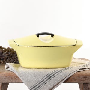 Vintage Le Creuset La Coquelle Dutch Oven by Raymond Loewy – Yellow Cast Iron French Cocotte – Mid Century Cookware – 1960s France