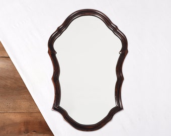 Miroir ancien, en bois, coquille marron. Cadre en bois artisanal, authentique, pièce rare. Pour une décoration intérieure unique, tendance.