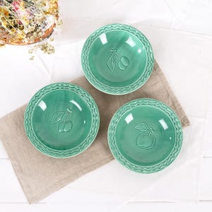 Vintage Green French Majolica Plates – Rare Set of 3 – Hand-Painted Barbotine – Cottage Farmhouse Decor – Signed POBERY – 1940s Collectible