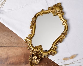 Miroir baroque rococo doré. Authentique miroir ancien en forme de coquille. Pour une décoration murale élégante, chic et raffiné. France