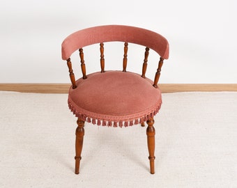 Ancien fauteuil en velours, style crapaud, des années 50. Fauteuil très confortable, idéal pour chambre ou salon. Petit mobilier d'occasion.