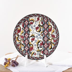 Vintage Gien Wall Plate– French Faience, Floral Majolica, Red Yellow Black Decor, Boho Kitchen Art, Hanging Ceramic Plate, Collectible plate