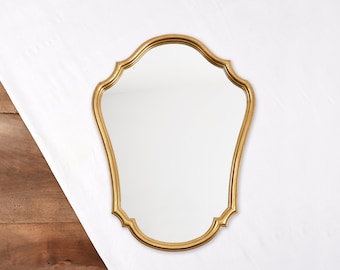 Miroir doré 59 cm. Authentique miroir ancien en bois artisanale, doré à la feuille d'or. Décoration murale, style classique, shabby chic.