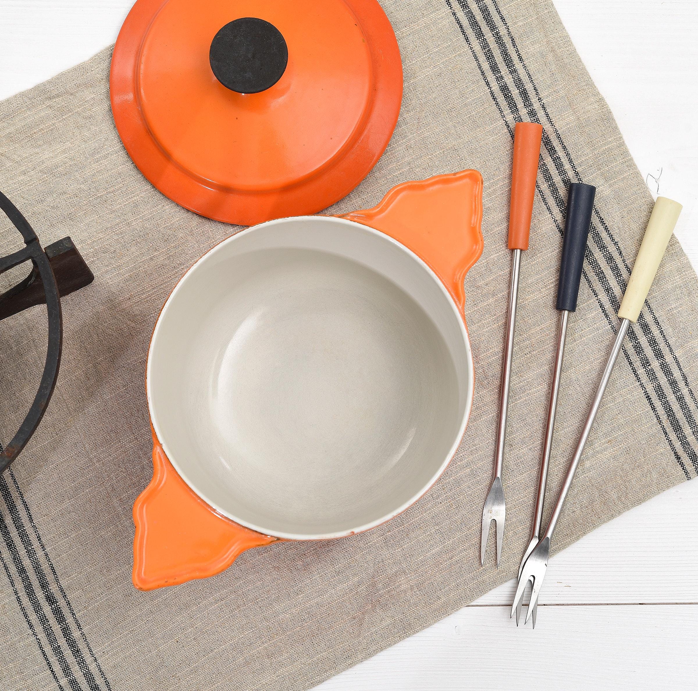 Service à Fondue Cousances Le Creuset En Fonte émaillée, Authentique, état Comme Neuf