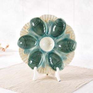 Prato de ostras francês antigo Riviera Barbotine, raro prato de majólica esculpido em peixe verde, 27,4 cm, arte de parede Art Nouveau, decoração costeira para avó