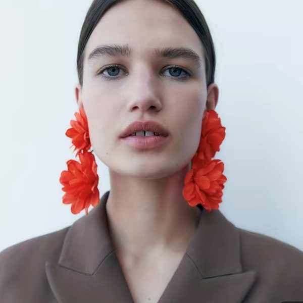 Grandes boucles d'oreilles à fleurs en tissu à la mode