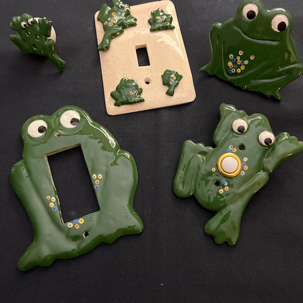 3D Frog Light Switch Cover: Hand-Painted Ceramic Plate