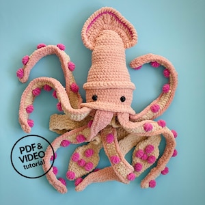 Puede incluir: Un letrero de madera rústica con la frase "Welcome to our home" en letras blancas. El letrero presenta un acabado envejecido y un diseño sencillo y acogedor.