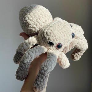 Realistic Spider Crochet Pattern PDF. Plush Stuffed Animal Tutorial. Large Amigurumi Toy image 3