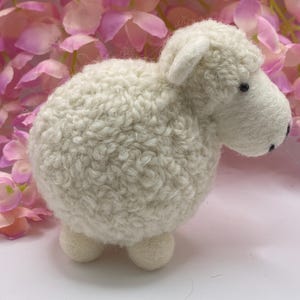 Needle Felted Sheep – Handmade White Wool Sheep Gift / Farmhouse Decor.