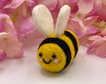 Needle Felted Bumblebee - Handmade Wool Bee Gift / Decoration.