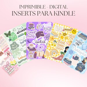 Puede incluir: Conjunto de insertos digitales para Kindle, con diseños variados sobre temas de libros. Los insertos muestran ilustraciones coloridas, incluyendo libros, tazas de café, flores y citas inspiradoras. El texto "IMPRIMIBLE - DIGITAL INSERTS PARA KINDLE" está en la parte superior.