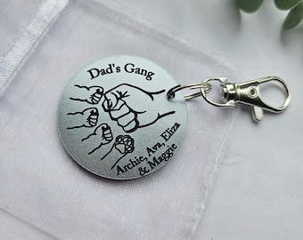 Personalised Daddy/Mummy Gift, Fist Bump with Paw, Keychain for Dad or Mum Daddy Keyring, Gift for Dad,Gift for Mum, Dog Mum, Dog Dad