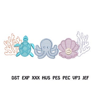 Puede incluir: Un diseño bordado con una tortuga marina, un pulpo y una concha en tonos azules, rosas y coral. El diseño incluye coral y el texto "DST EXP XXX HUS PES PEC VP3 JEF".