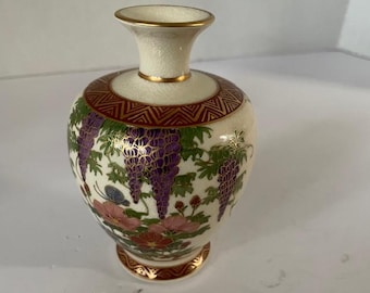 Japanese Satsuma Hand Painted Porcelain Vase - 5" tall x 3-1/2" wide - marked on bottom
