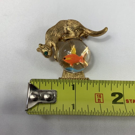 Vintage Gold Tone Metal Curious Cat on Goldfish B… - image 5