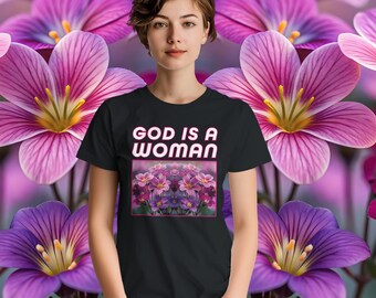 DIOS ES MUJER - Sorrels Surrealistas - Camiseta unisex de cuello redondo de peso pesado / Gildan® 5000