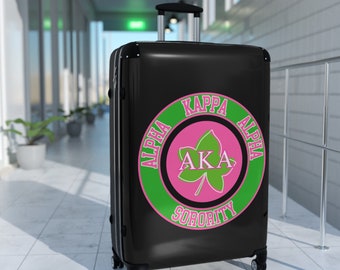 Niedlicher Alpha Kappa Sorority Koffer - AKA Pink und Grünes Reisen Soror Gepäck mit griechischen Buchstaben und rundem Design.