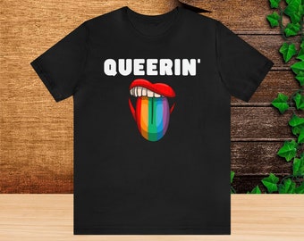 Queerin' Rainbow Tongue-T-shirt: LGBTQ Pride-shirt met print
