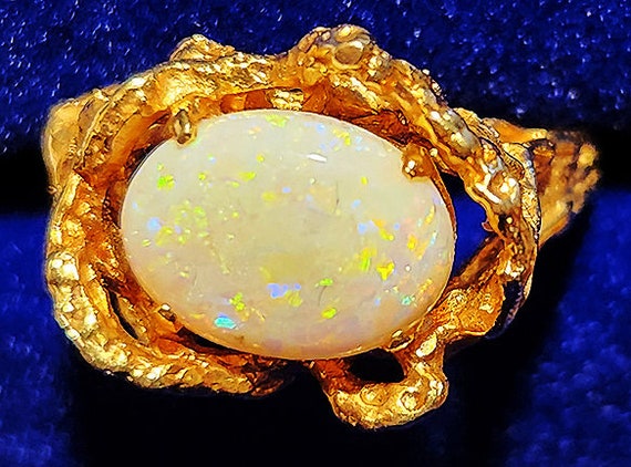 Opal 1.58 carat 14 k gold vintage ladies ring - image 1