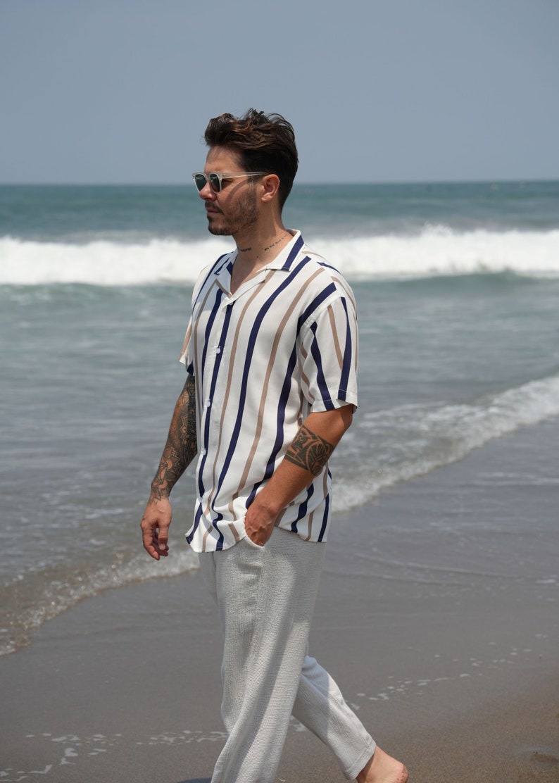 Weiß gestreiftes Strandhemd, Button-Down-Kurzarmhemd, blau gestreiftes Oversize-Herrenhemd, Vintage 90er-Jahre-Streifenhemd Sezarcollections Bild 4