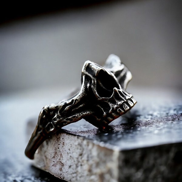 Bague gothique fine tête de mort | Bague tête de mort en acier inoxydable faite main, bague en os punk gothique, bague de la mort cadeau pour anniversaire.