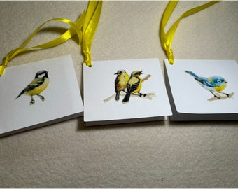 Stoffanhänger Vogel verschönert mit Schleife. Innen leer. 6er Pack (2 Stück). Handgeschnittene gelbe Vögel, Stieglitz und andere Vögel in Gelb.