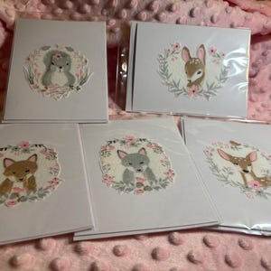Cartes de naissance pour baby shower Pour bébé fille.   Pour l'anniversaire des tout-petits.  Cartes vierges.  Animaux des bois.  Cartes fantaisistes. 4 x 5,5 pouces